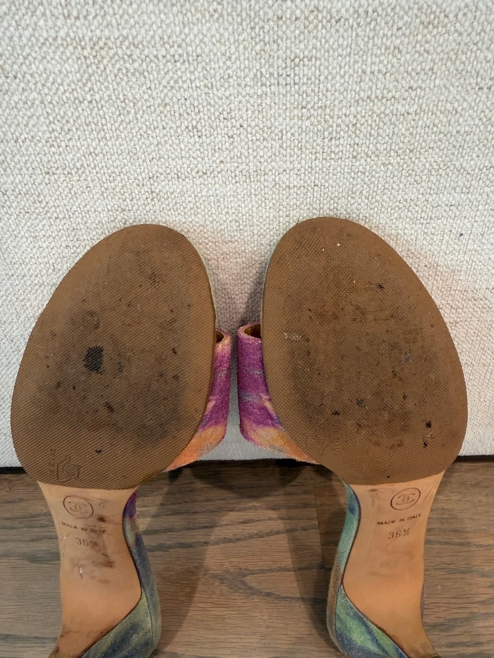 Chanel Purple Tie-Dye Suede Slide Sandals with Crystal CC - Picture 10 of 13